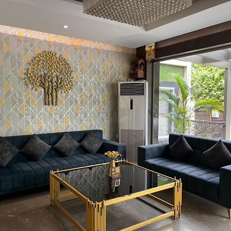 Hotel Royal Livin Váránaszi Kültér fotó
