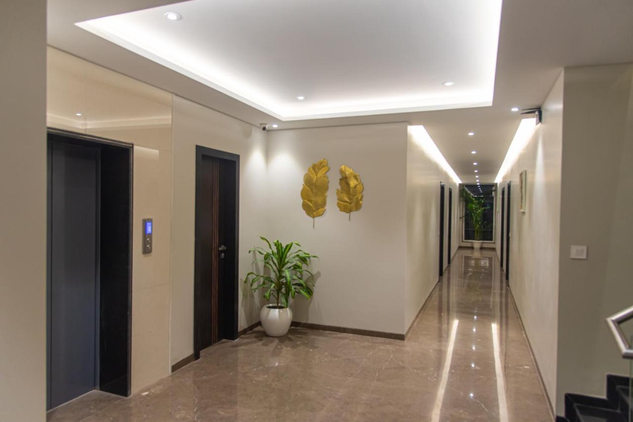 Hotel Royal Livin Váránaszi Kültér fotó