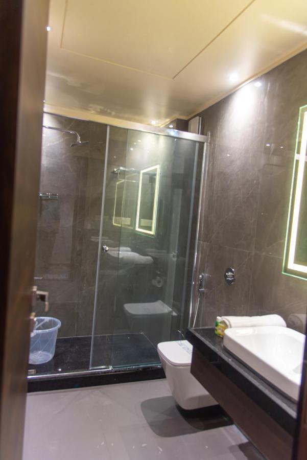 Hotel Royal Livin Váránaszi Kültér fotó