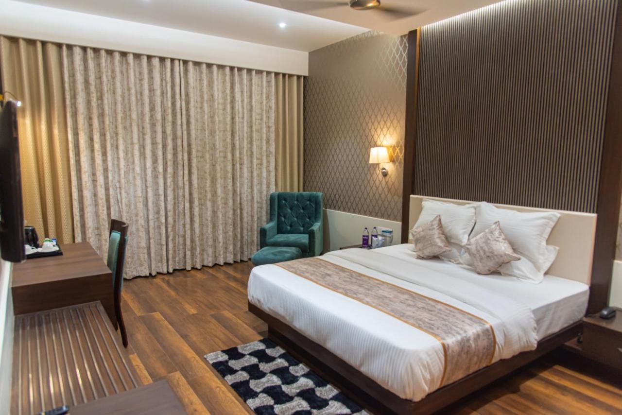 Hotel Royal Livin Váránaszi Kültér fotó