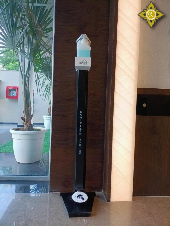 Hotel Royal Livin Váránaszi Kültér fotó