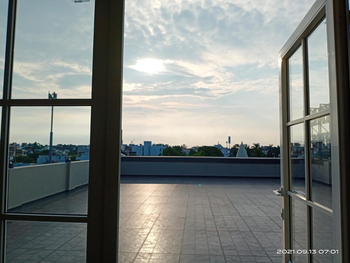 Hotel Royal Livin Váránaszi Kültér fotó