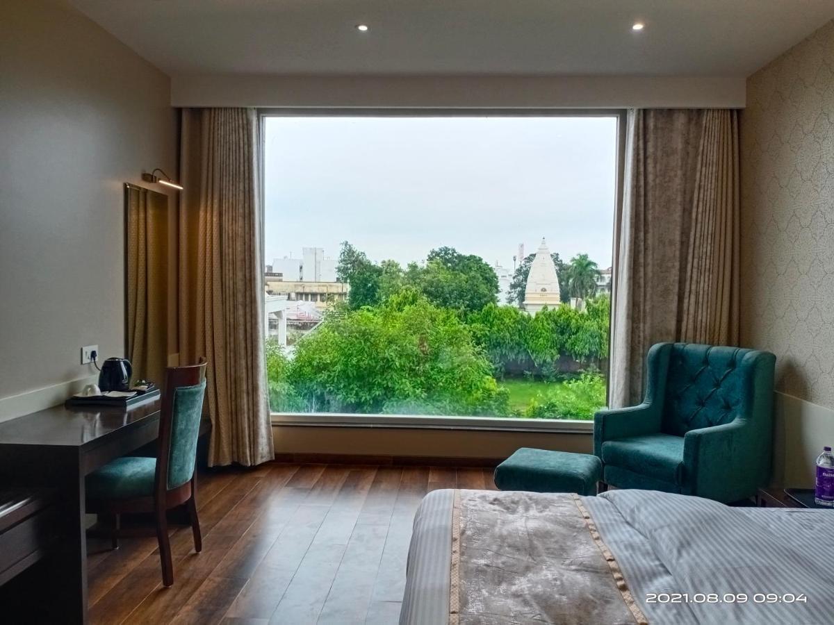 Hotel Royal Livin Váránaszi Kültér fotó