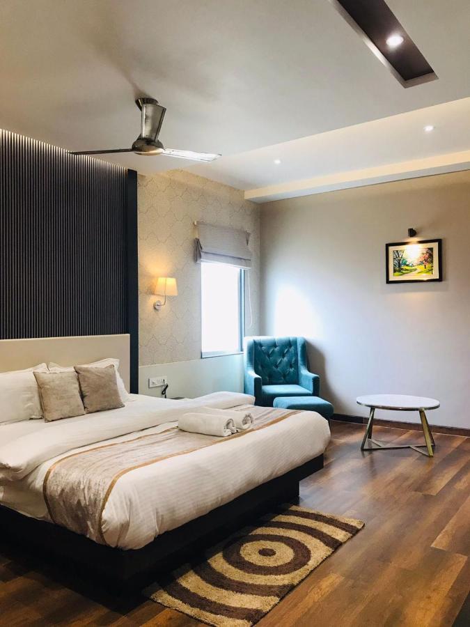 Hotel Royal Livin Váránaszi Kültér fotó