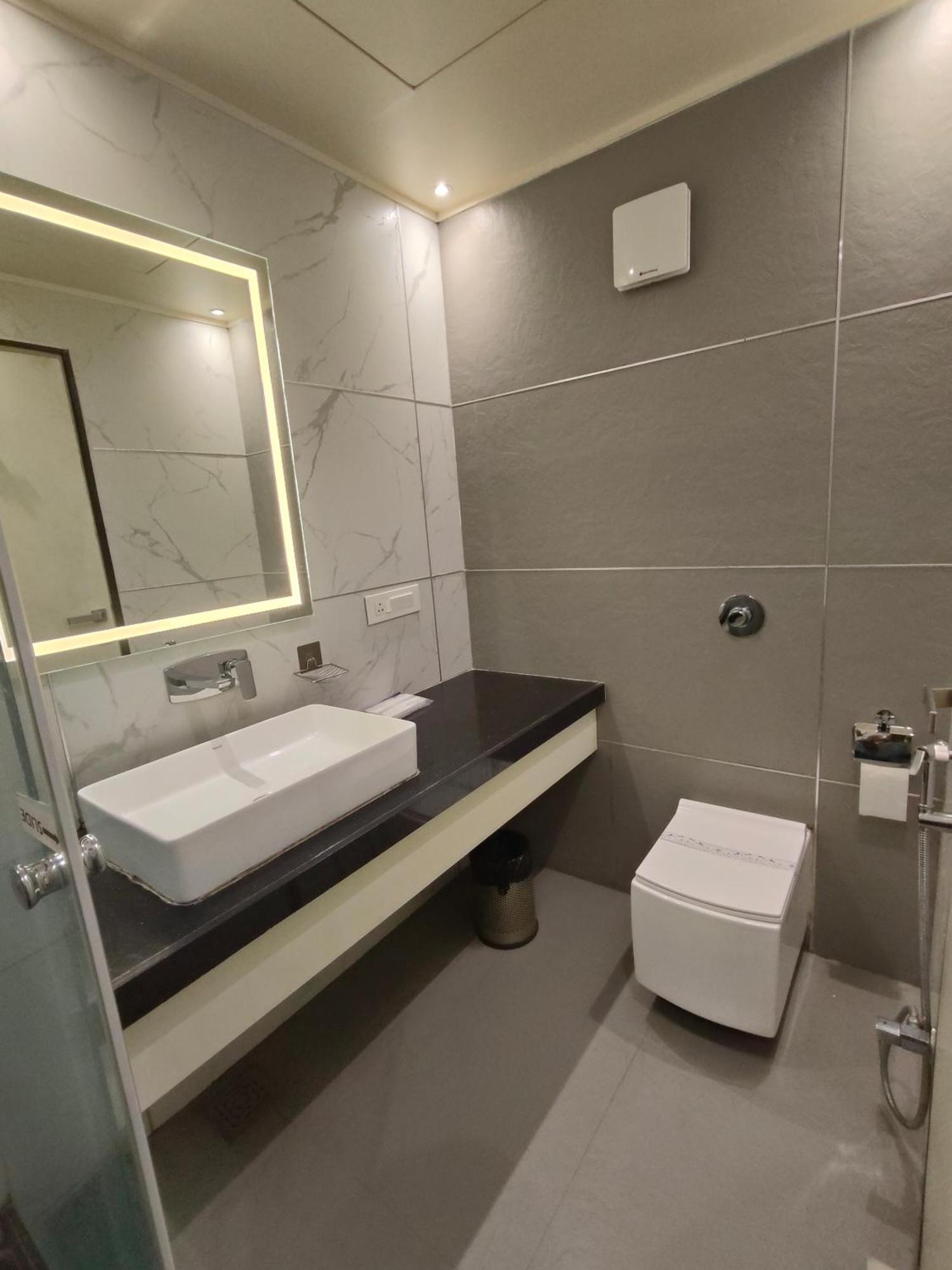 Hotel Royal Livin Váránaszi Kültér fotó