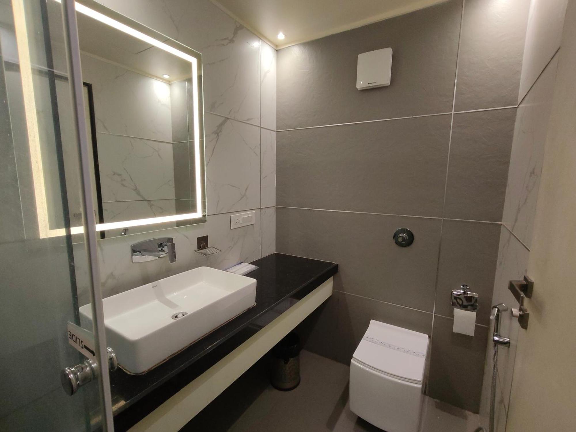 Hotel Royal Livin Váránaszi Kültér fotó