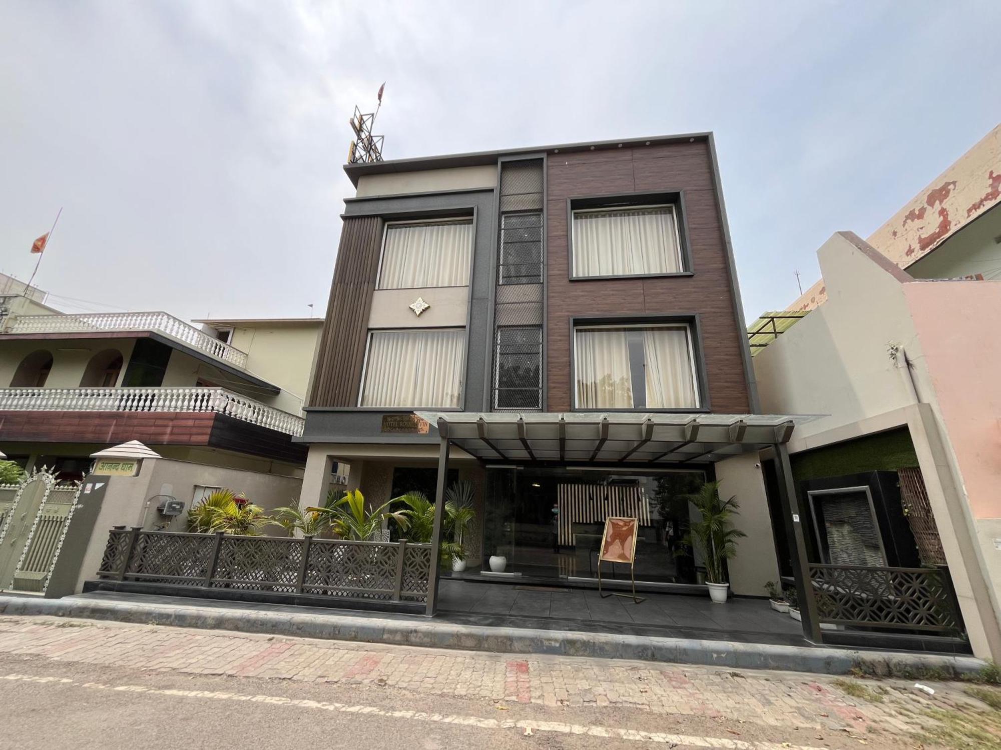Hotel Royal Livin Váránaszi Kültér fotó